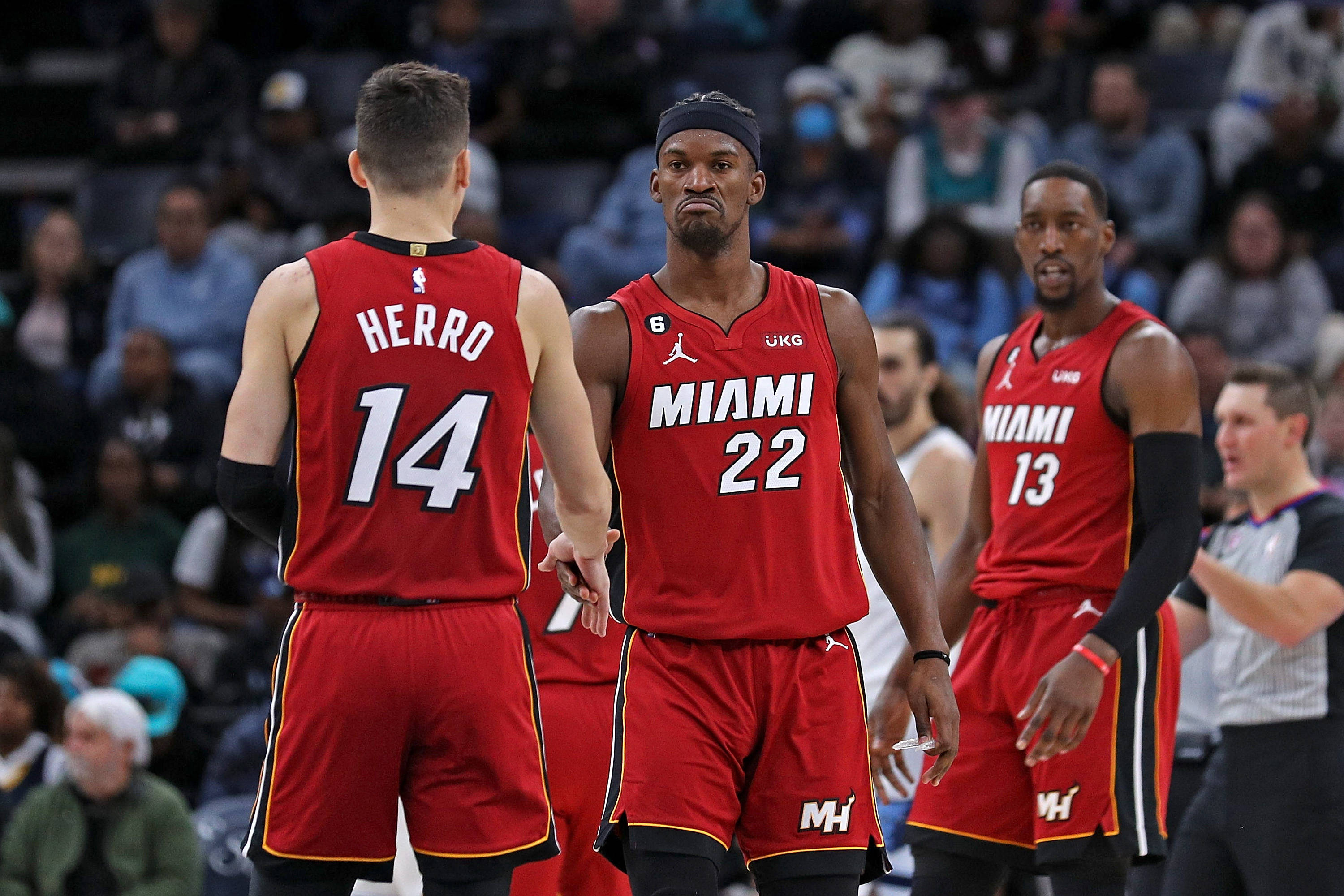 ayx 体育博彩比赛局势复杂首场状态出色，热火观众沸腾！，巴特勒重返赛场热度持续攀升的简单介绍