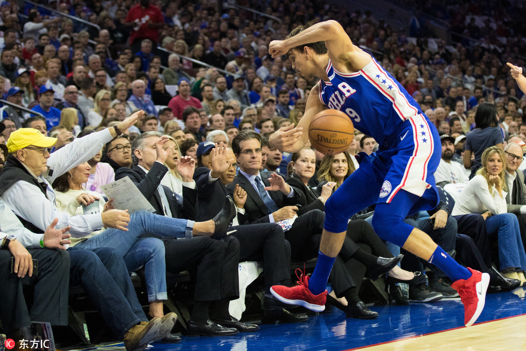 ayx 体育博彩网站布莱顿训练开放日，集结日外线爆发引欢呼，社区盾在即，身体对抗强度拉满的简单介绍